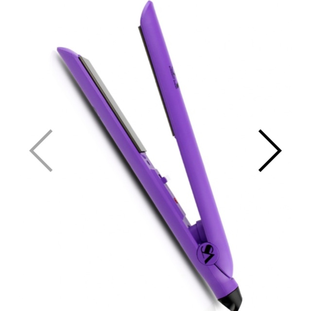 Straight Ahead Titanium Straightener